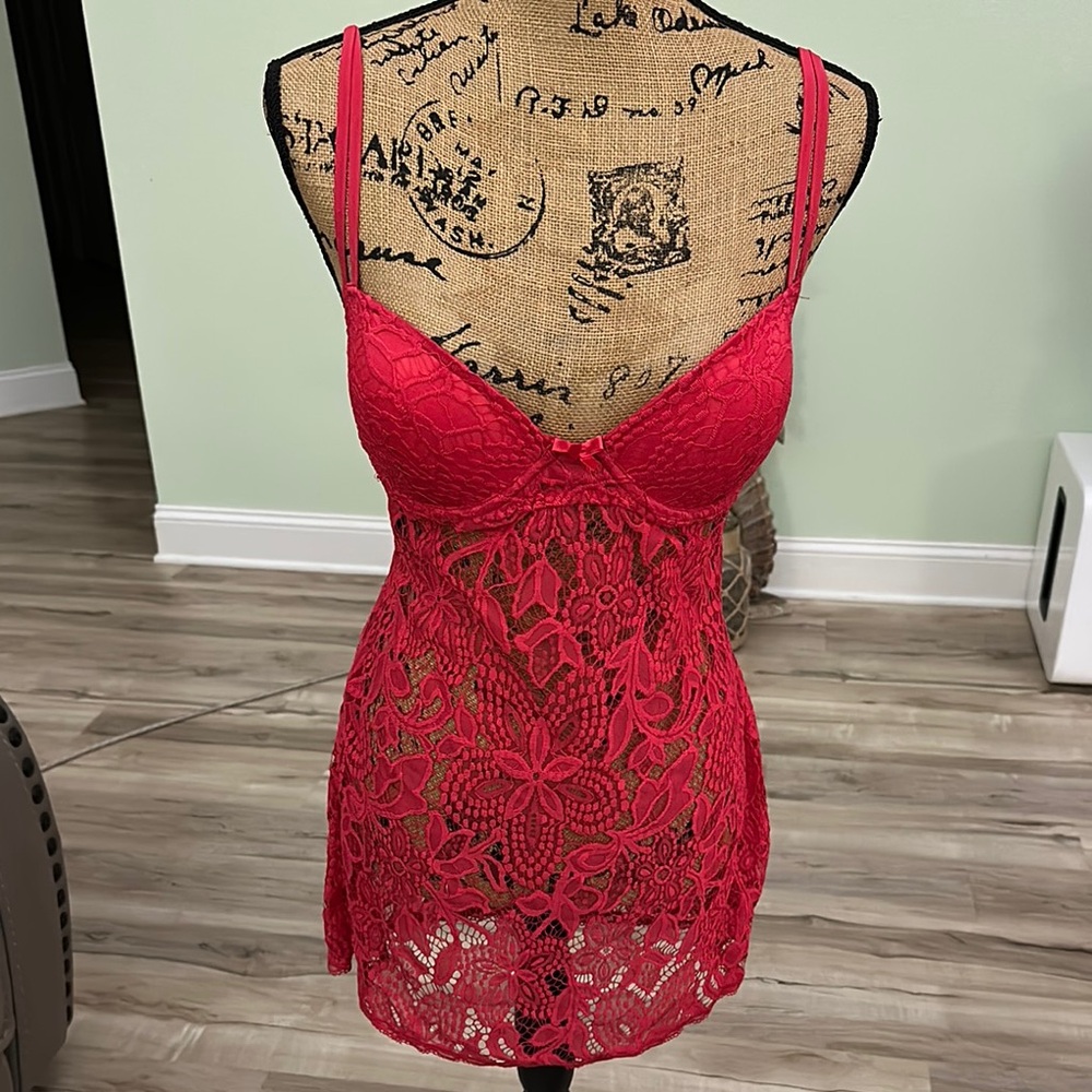 Seductivewear by Cinema Elegant Red Lace Chemise. In great condition, size M